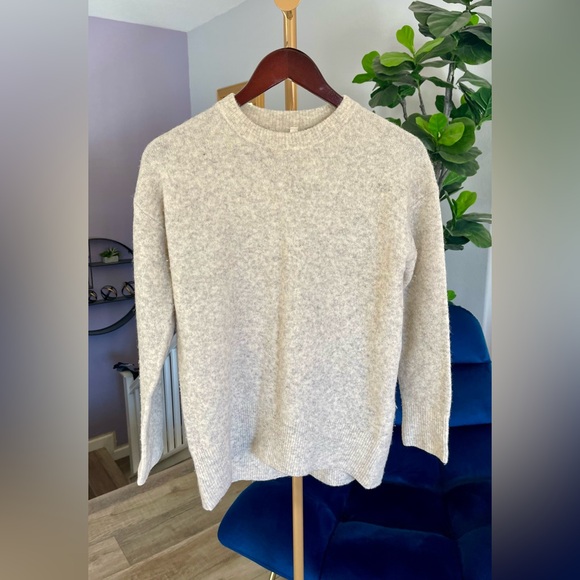 Aritzia The Group Babaton Thurlow Sweater Women’s Size XXS - Picture 3 of 7